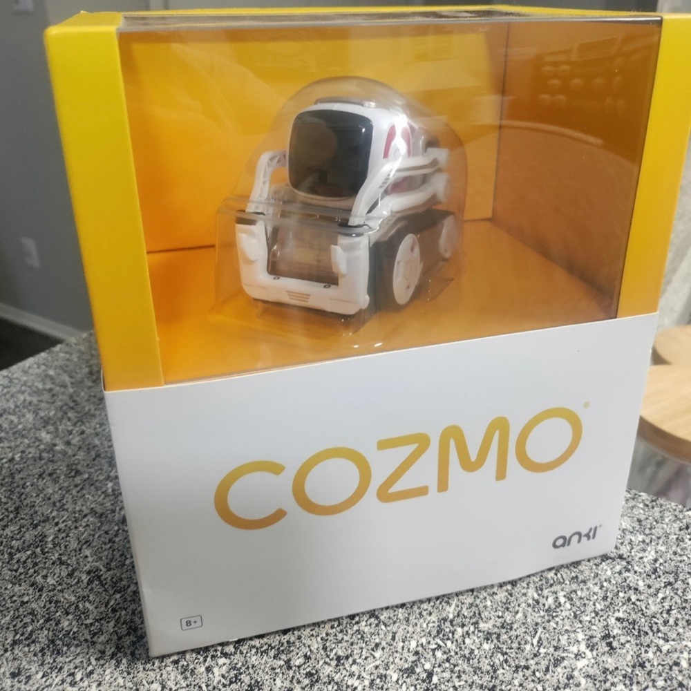 Anki Cozmo 1.0 Robot